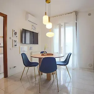 Modern Flat With Light And Sun On The Sweet Terrace Appartamento